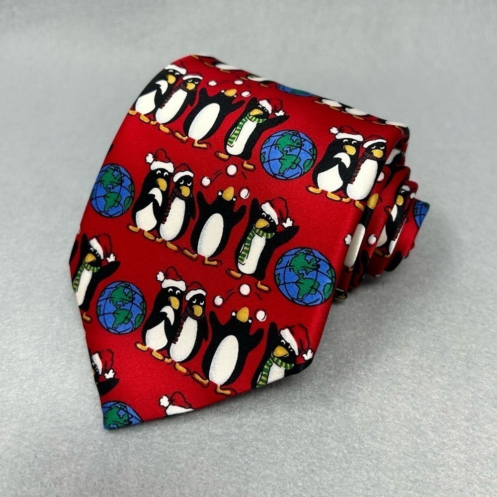 Christmas Penguin tie, Red, Silk, Festive Occasions, 57 x 3.5 Inches.